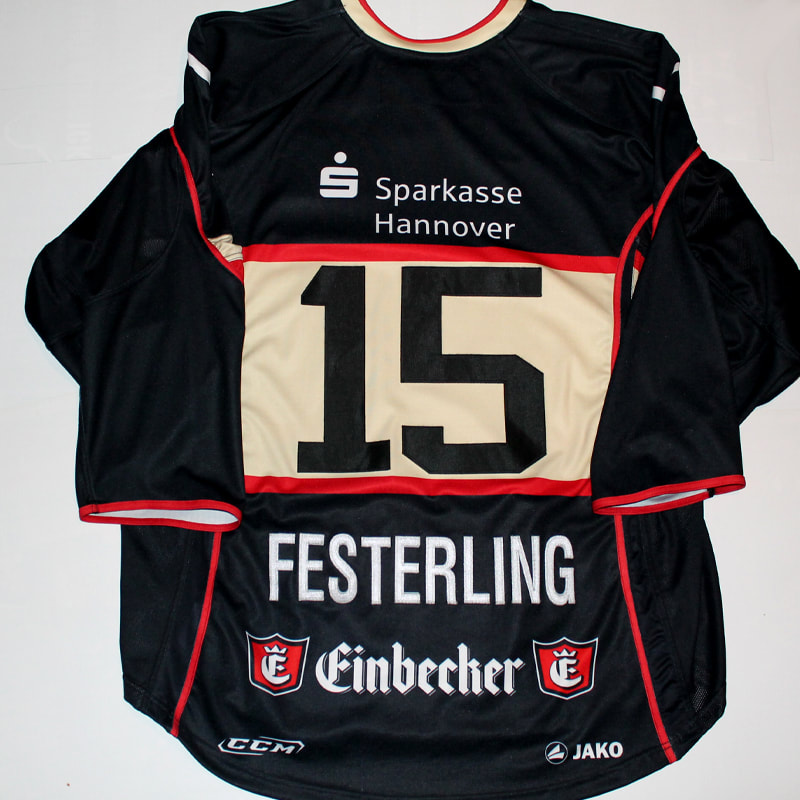 Garrett Festerling has worn this jersey during a photo shooting in 2009/10 DEL preseason