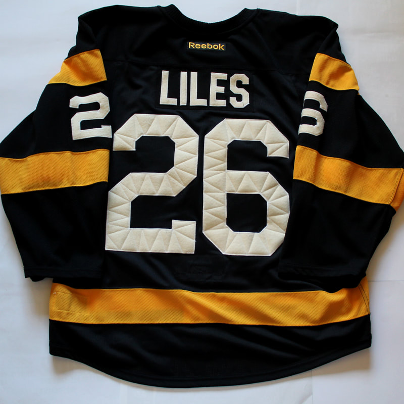 John-Michael Liles hat das Trikot in seiner letzten NHL-Saison getragen