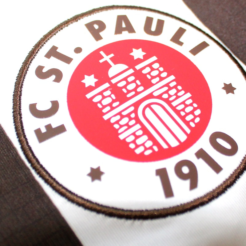 Matchworn Jersey des FC St. Pauli von Finn-Ole Becker - Vereinslogo