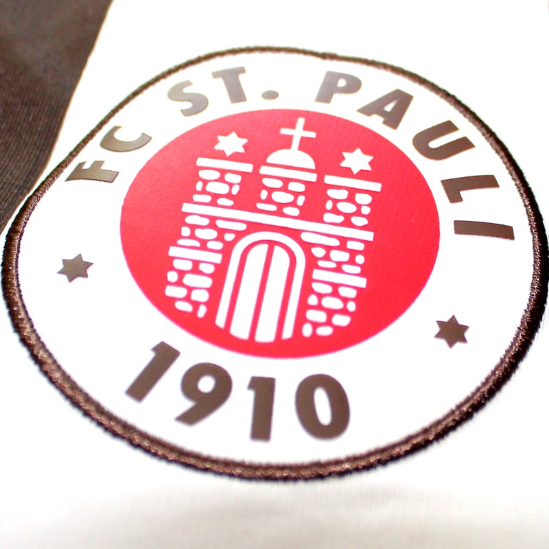 Matchworn Trikot des FC St. Pauli von Jan-Philipp Kalla - Vereinsemblem