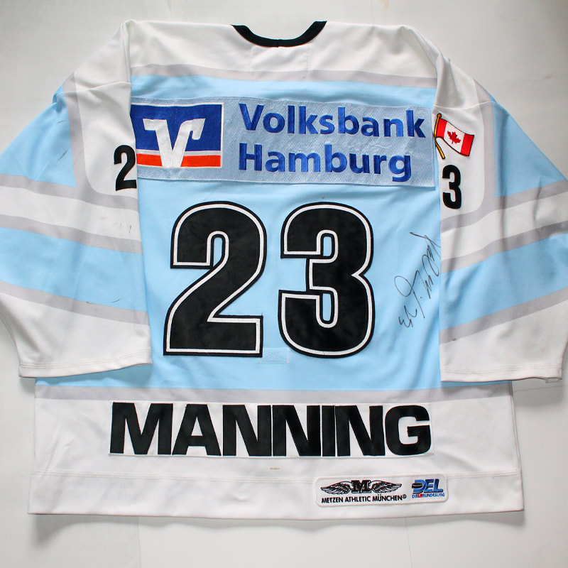 Back of the Hamburg Freezers game worn hockey jersey