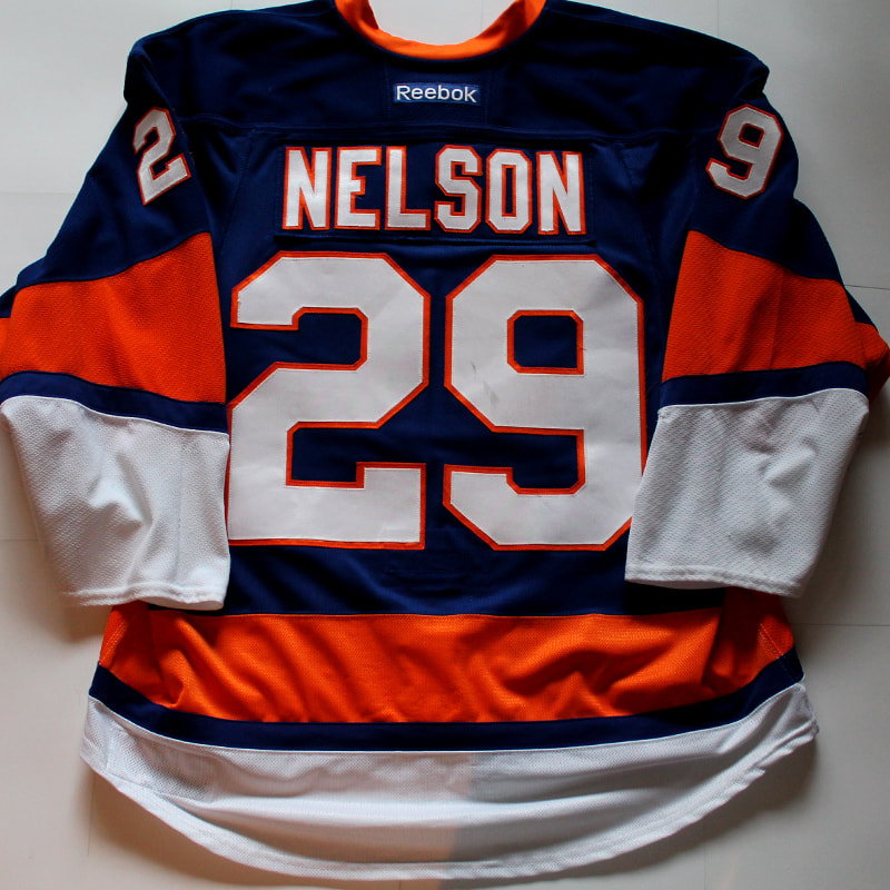 Game Worn Eishockey Trikot der New York Islanders von Brock Nelson Rückseite