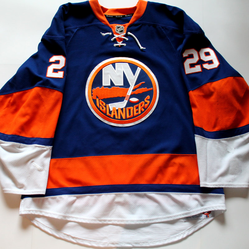Game Worn Eishockey Trikot der New York Islanders von Brock Nelson Vorderseite